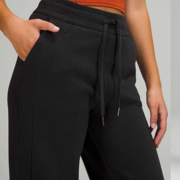 Lululemon Scuba Hogger Pants High Rise Relaxed Black Size 12 NWT - Picture 3 of 10